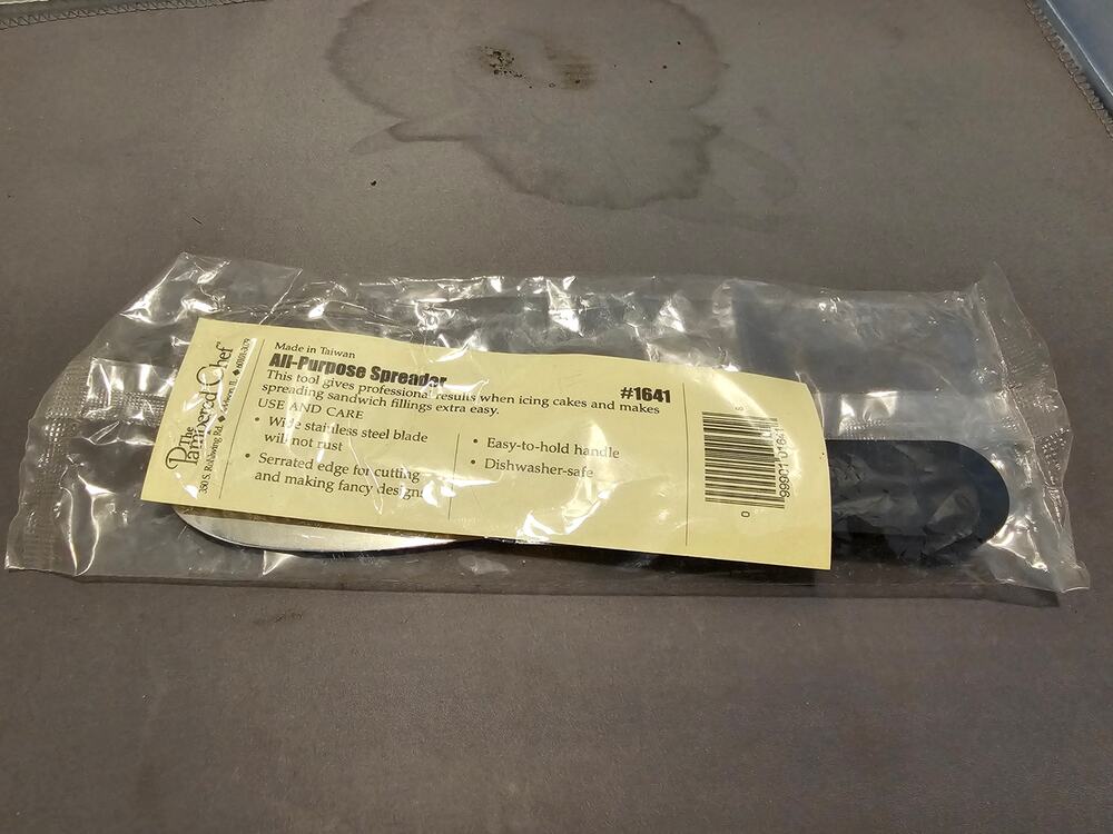 Pampered Chef #1641 - All-Purpose Spreader Stainless w/Protective Cover - NIB